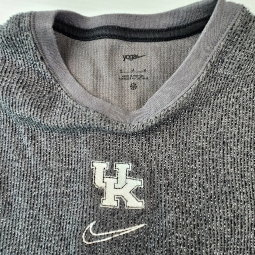 Nike Yoga Kentucky Wildcats Sweatshirt Gray Textured Raw Hem Crop M UK Logo